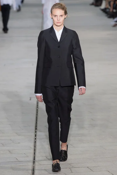 Look 11